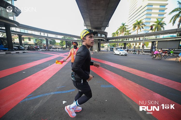 Race photo from Nu Skin Run 10K