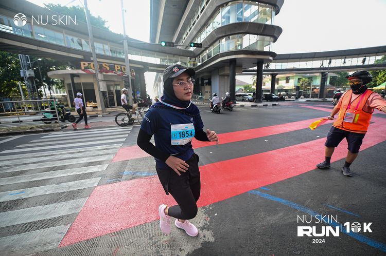 Race photo from Nu Skin Run 10K