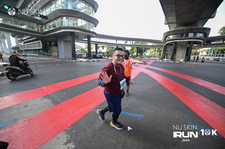 Race photo from Nu Skin Run 10K