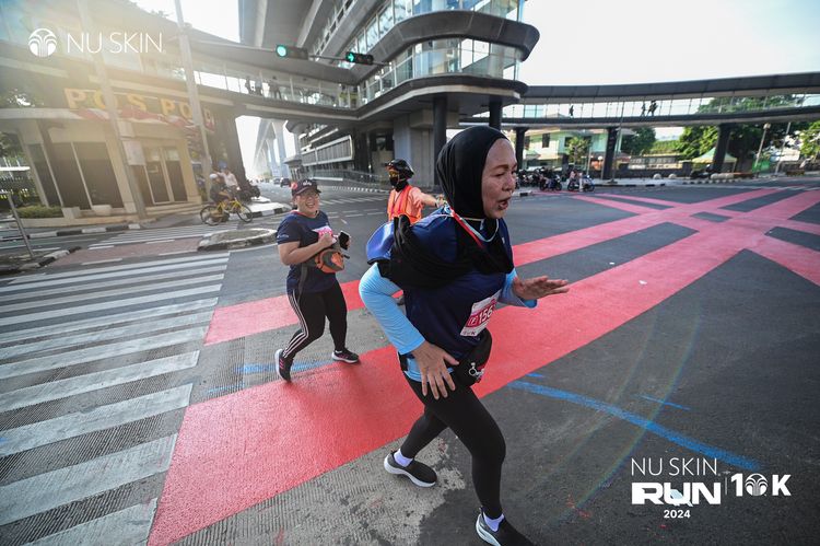 Race photo from Nu Skin Run 10K