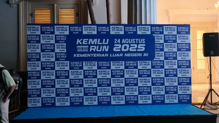 Race photo from KEMLU RUN 2025