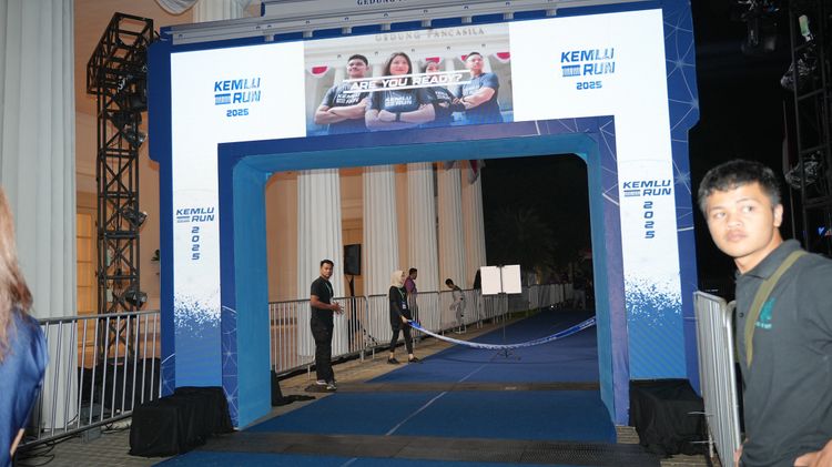 Race photo from KEMLU RUN 2025