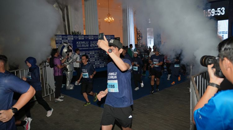 Race photo from KEMLU RUN 2025