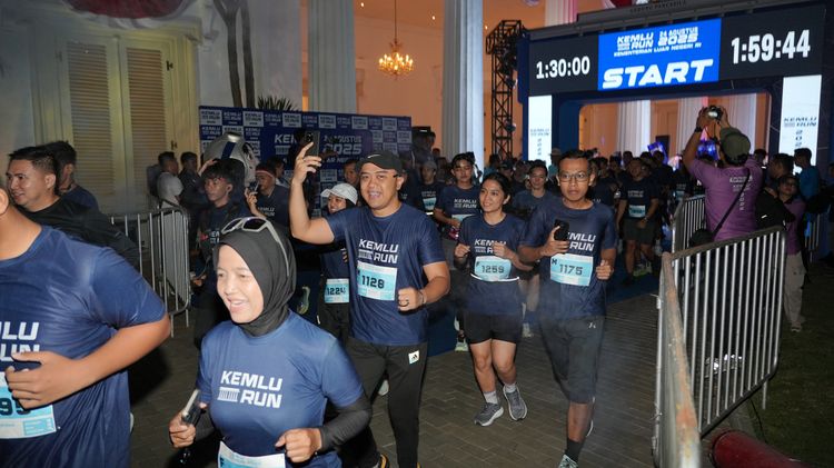 Race photo from KEMLU RUN 2025