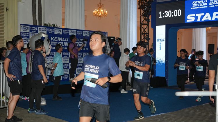 Race photo from KEMLU RUN 2025