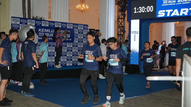 Race photo from KEMLU RUN 2025