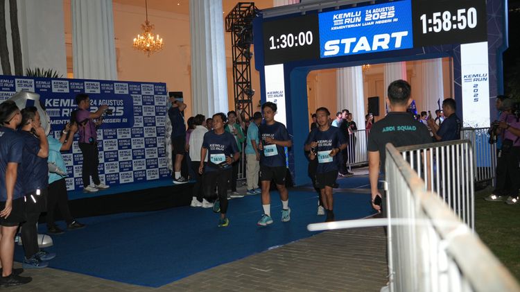 Race photo from KEMLU RUN 2025