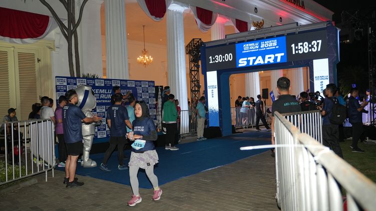 Race photo from KEMLU RUN 2025
