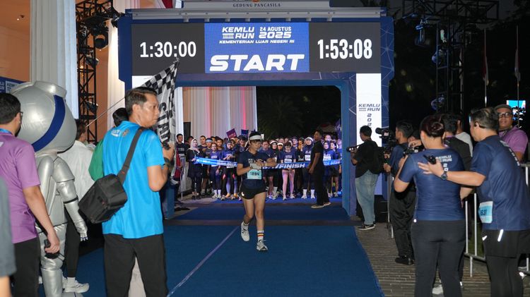 Race photo from KEMLU RUN 2025