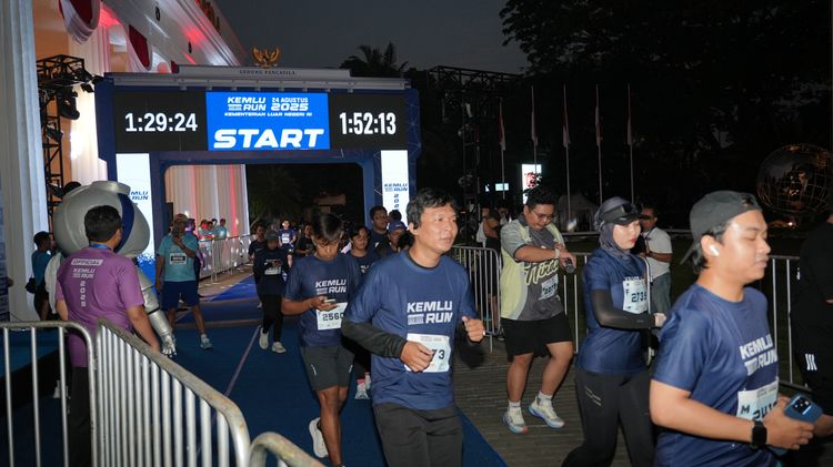 Race photo from KEMLU RUN 2025