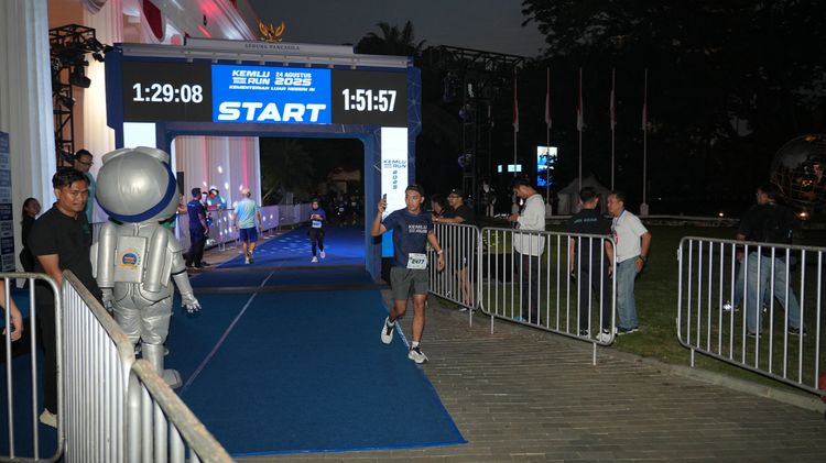 Race photo from KEMLU RUN 2025