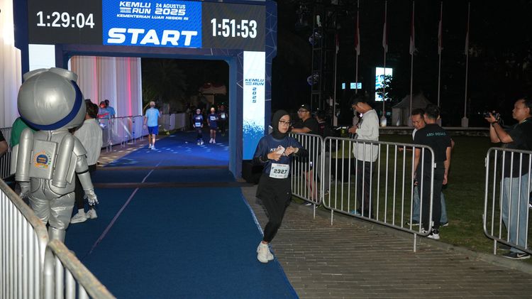 Race photo from KEMLU RUN 2025