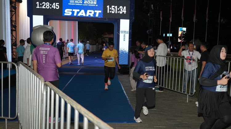 Race photo from KEMLU RUN 2025