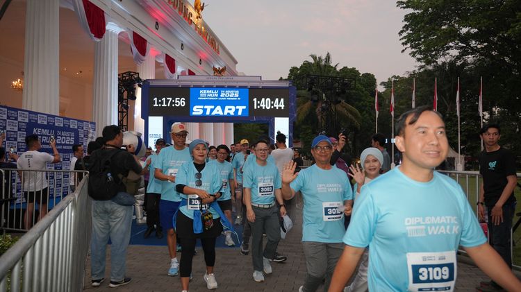 Race photo from KEMLU RUN 2025