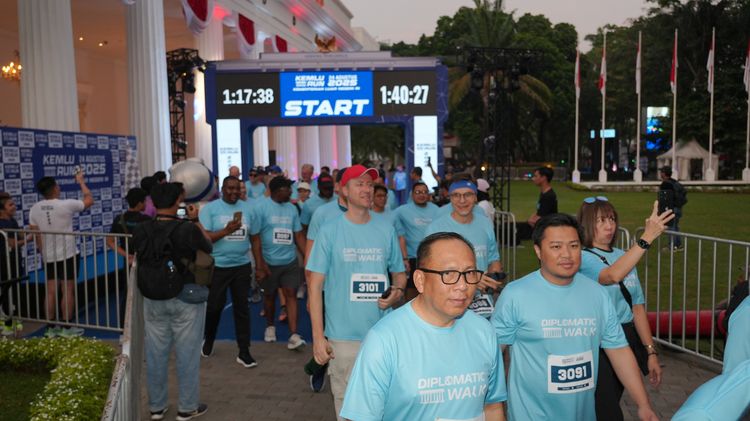 Race photo from KEMLU RUN 2025