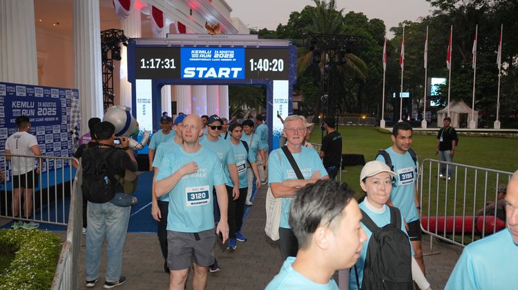 Race photo from KEMLU RUN 2025