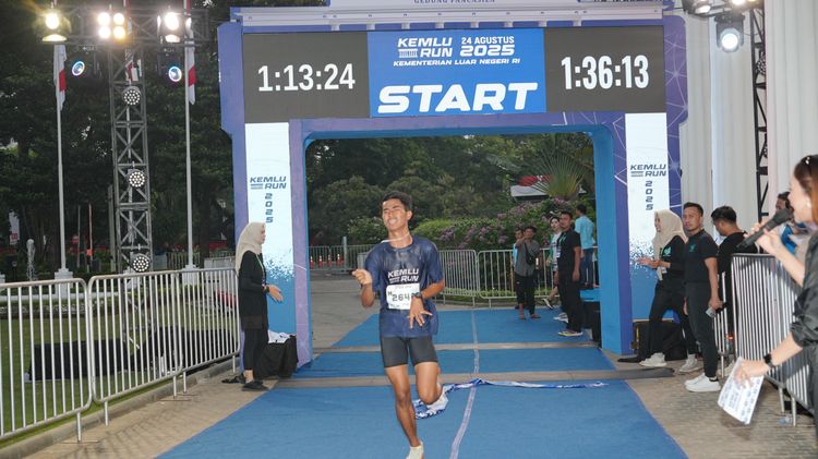 Race photo from KEMLU RUN 2025