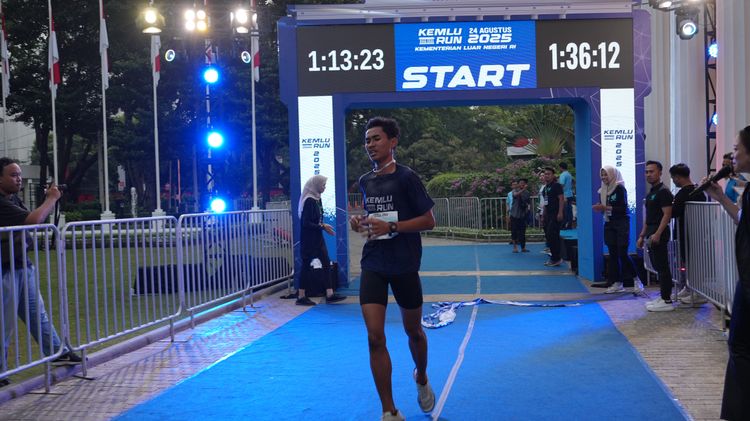 Race photo from KEMLU RUN 2025