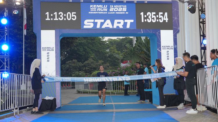 Race photo from KEMLU RUN 2025