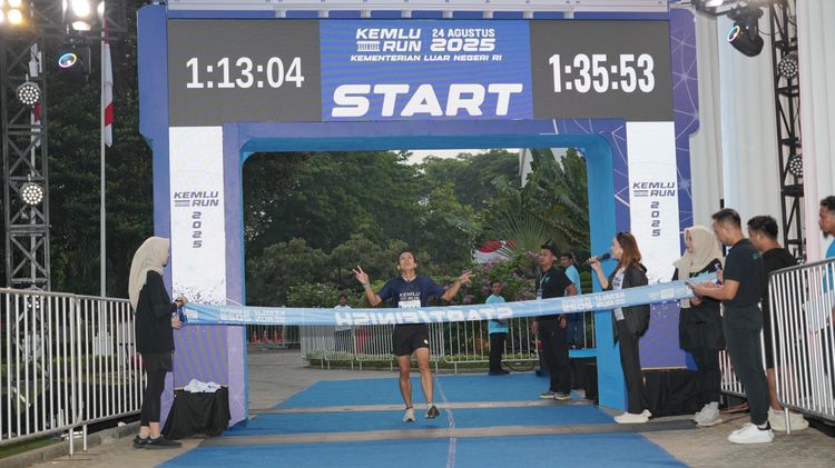 Race photo from KEMLU RUN 2025