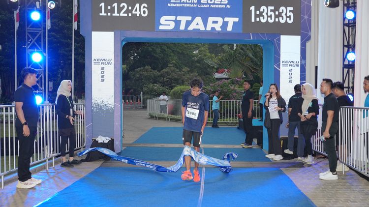 Race photo from KEMLU RUN 2025