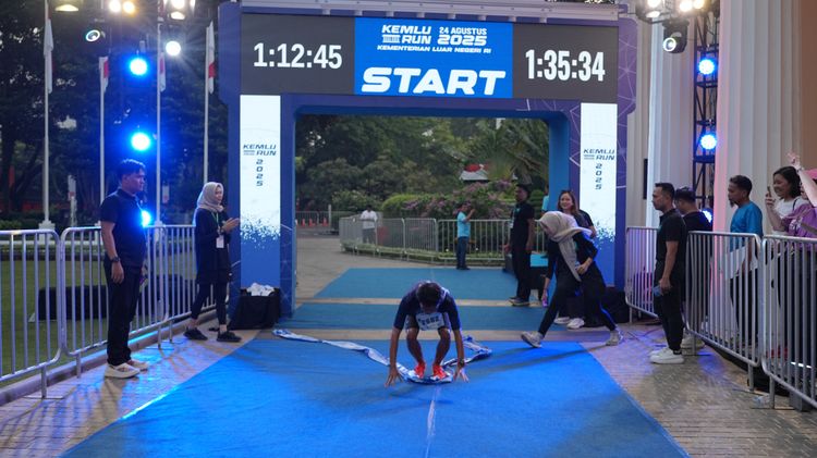 Race photo from KEMLU RUN 2025