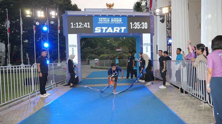 Race photo from KEMLU RUN 2025