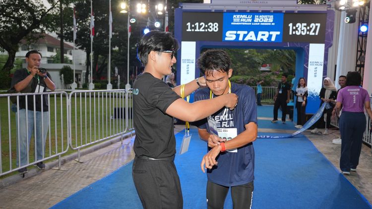 Race photo from KEMLU RUN 2025