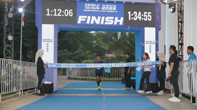 Race photo from KEMLU RUN 2025