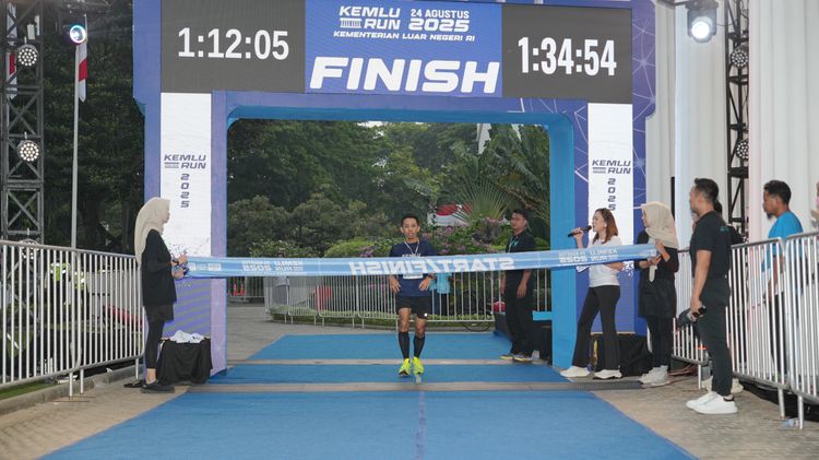 Race photo from KEMLU RUN 2025