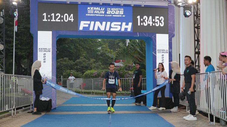 Race photo from KEMLU RUN 2025