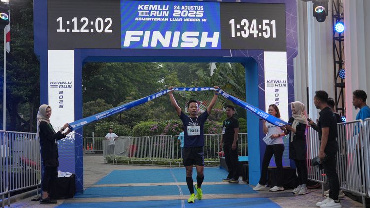 Race photo from KEMLU RUN 2025