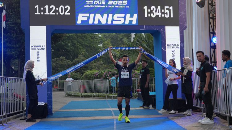 Race photo from KEMLU RUN 2025