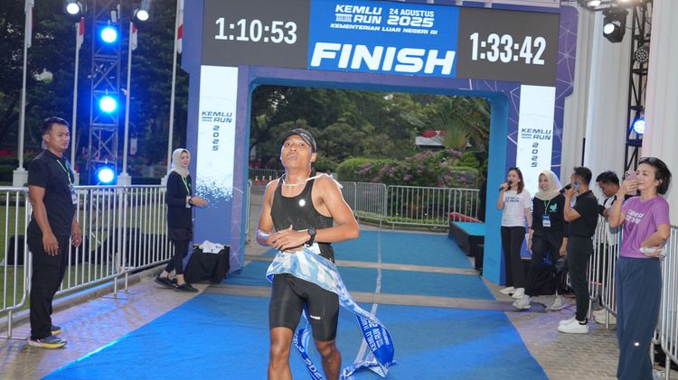 Race photo from KEMLU RUN 2025