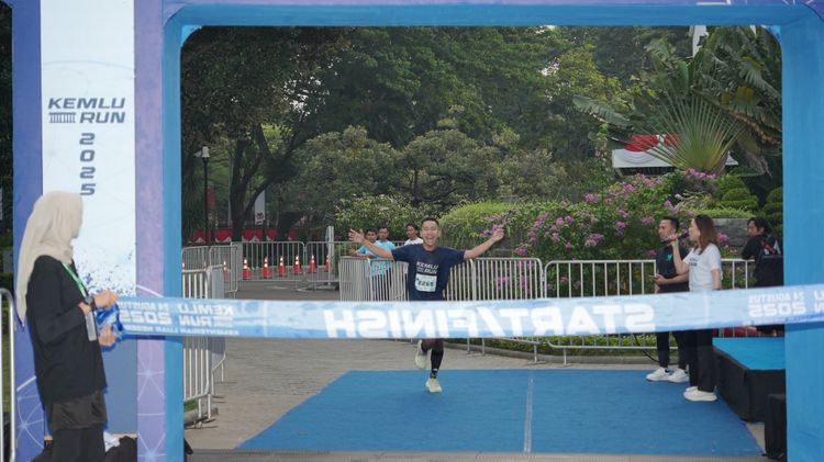 Race photo from KEMLU RUN 2025