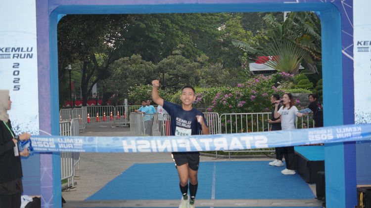 Race photo from KEMLU RUN 2025