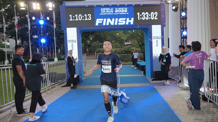 Race photo from KEMLU RUN 2025