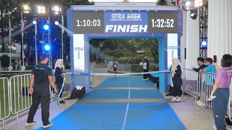 Race photo from KEMLU RUN 2025