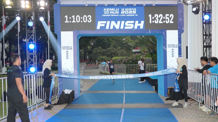 Race photo from KEMLU RUN 2025