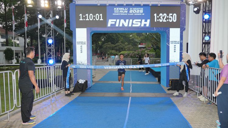 Race photo from KEMLU RUN 2025