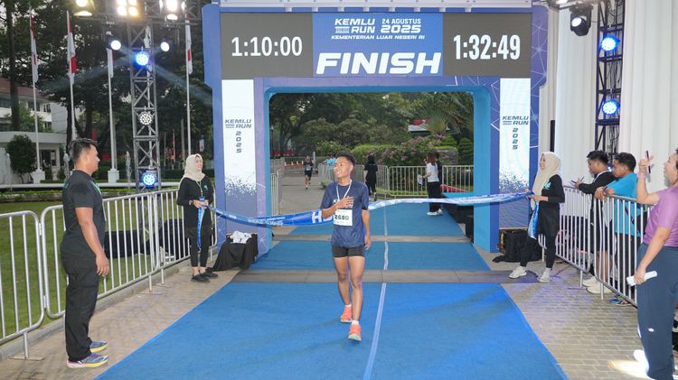 Race photo from KEMLU RUN 2025
