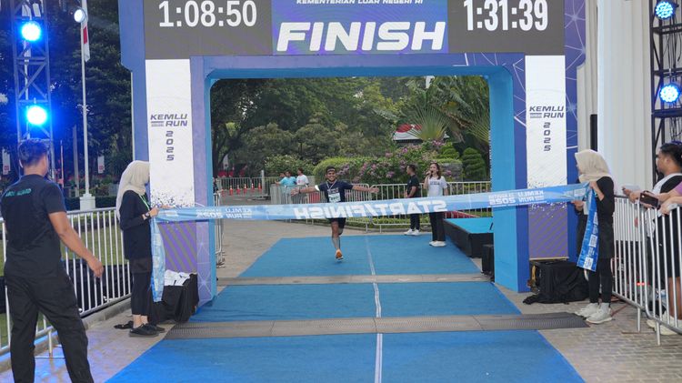 Race photo from KEMLU RUN 2025