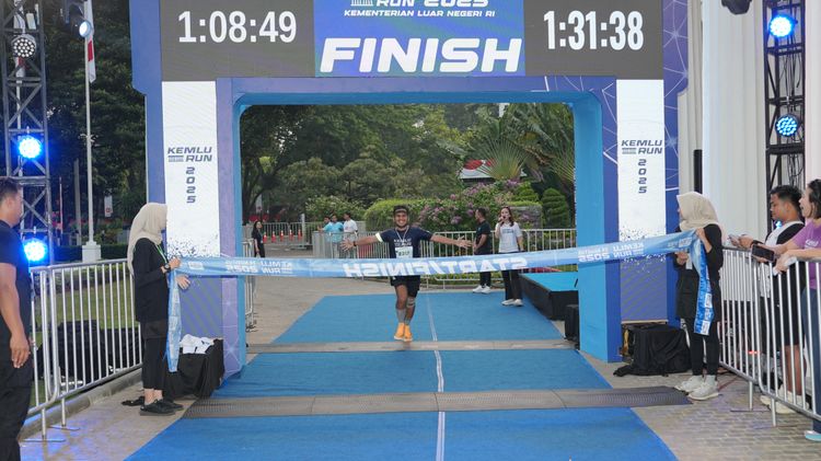 Race photo from KEMLU RUN 2025