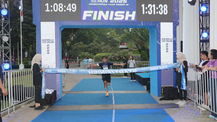 Race photo from KEMLU RUN 2025