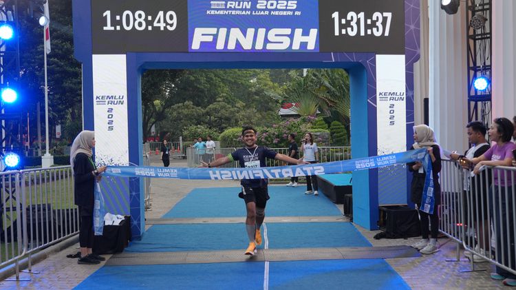Race photo from KEMLU RUN 2025