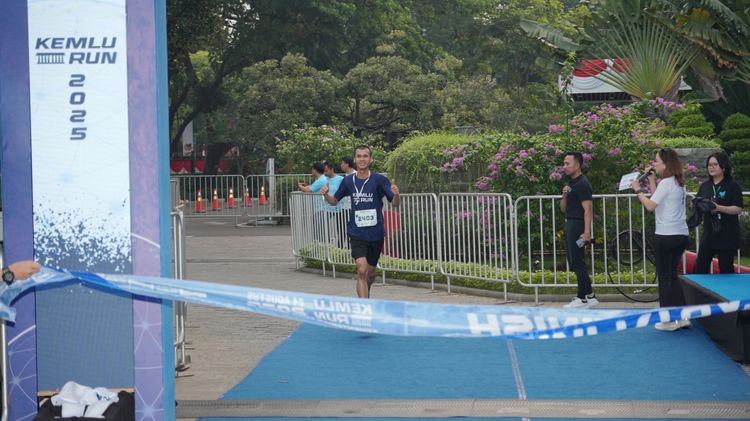 Race photo from KEMLU RUN 2025