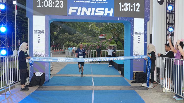Race photo from KEMLU RUN 2025