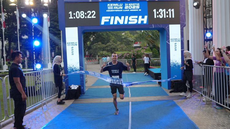 Race photo from KEMLU RUN 2025