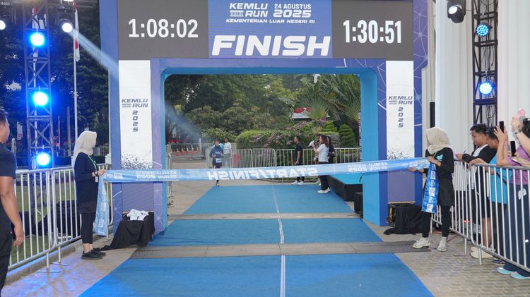 Race photo from KEMLU RUN 2025