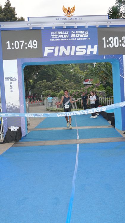 Race photo from KEMLU RUN 2025